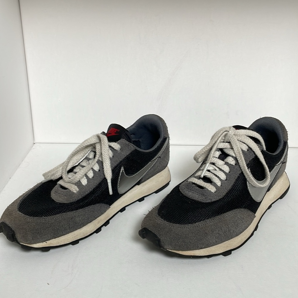 Nike: Day Tripper Sneaker - Picture 4 of 9